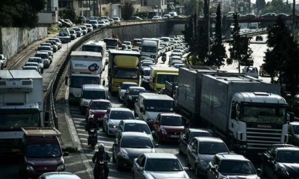 Κίνηση τώρα: Ουρές χιλιομέτρων στον Κηφισό – Στο «κόκκινο» η Αθήνα
